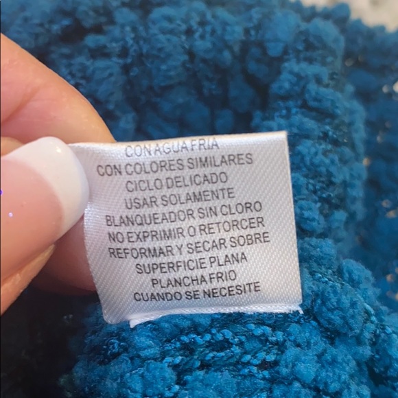 V-Neck Pullover, High-Low Style - Picture 6 of 6